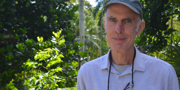 Reconocido Taxónomo Henderson visita Herbario del Jardín Botánico Nacional