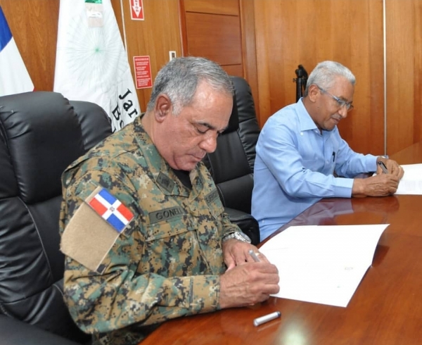 El Ejercito de la República Dominicana firma convenio con el Jardín Botánico Nacional como parte de la campaña “revERDece&quot;