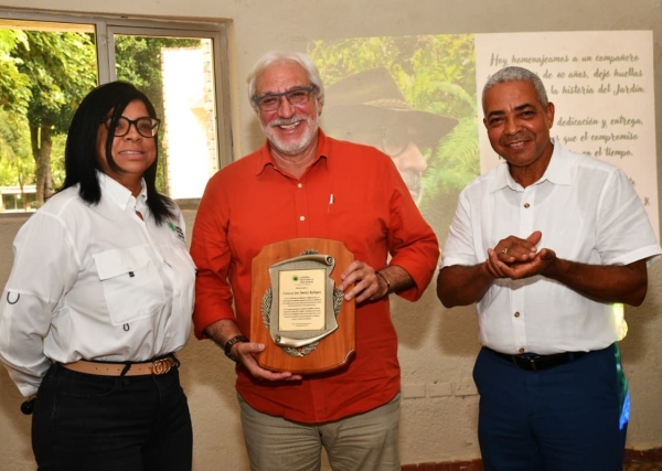 El Jardín Botánico Nacional honra los 40 años de trayectoria del biólogo Francisco Jiménez