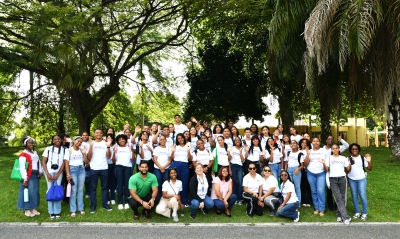 Jardín Botánico Nacional recibe a participantes del Campamento Verano Innovador de ONAPI para promover el interés por la ciencia y la innovación