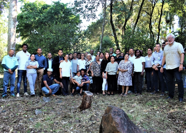 JBN realiza jornada de siembra en honor al primer mes del Fallecimiento del Biólogo Alberto Veloz